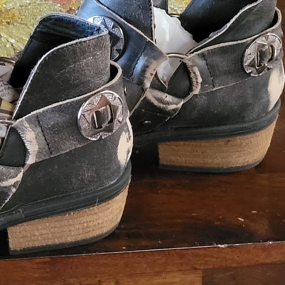 CHINESE LAUNDRY Black DISTRESSED Leather Boots with Silver Accents - Picture 4 of 9